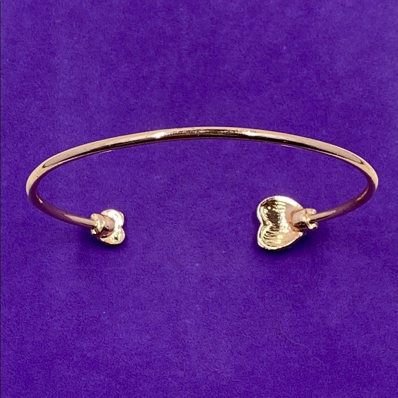 💛 Elegant Heart Bangle Bracelet - Picture 4 of 5